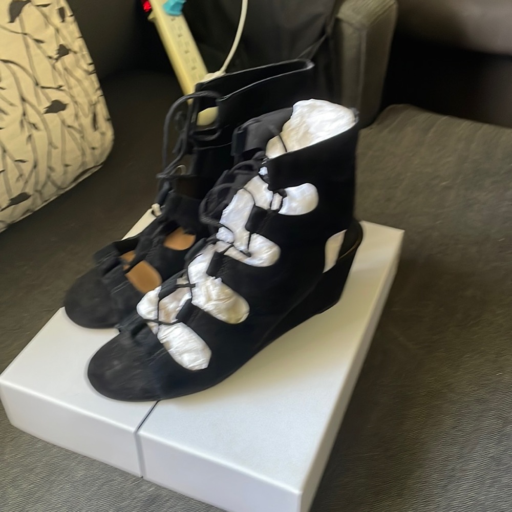 Size 9 Dolce Vita black sandals like new